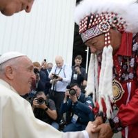 Papa prepara disculpa por abusos en internados en Canadá