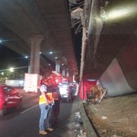 Se desprenden pedazos de concreto de un faldón en el segundo piso del Viaducto Tlalpan