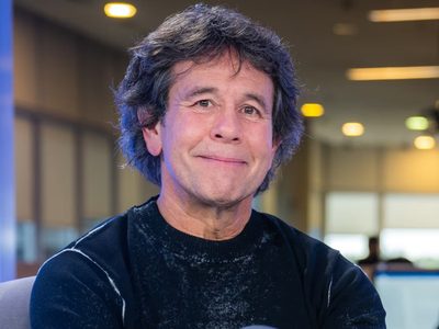 Cuánto cuestan los exclusivos sándwiches que vende Ariel Rodríguez Palacios en su local de comida