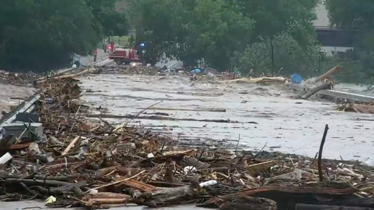 ¿Qué condiciones geográficas y climáticas contribuyeron a las inundaciones en Texas?