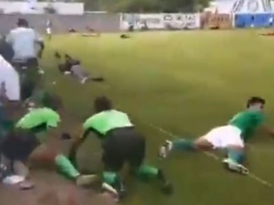 Masacre en pleno partido de futbol: con "cuerno de chivo", hombre mata a tres y hiere a otro