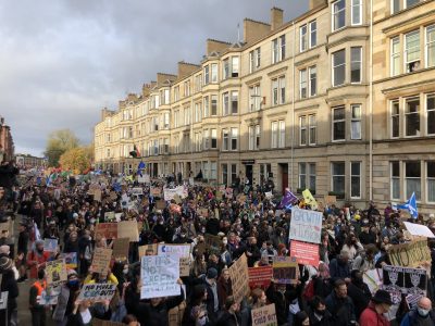 La otra COP26: miles de jóvenes marchan en Glasgow contra la cumbre del "bla, bla, bla"