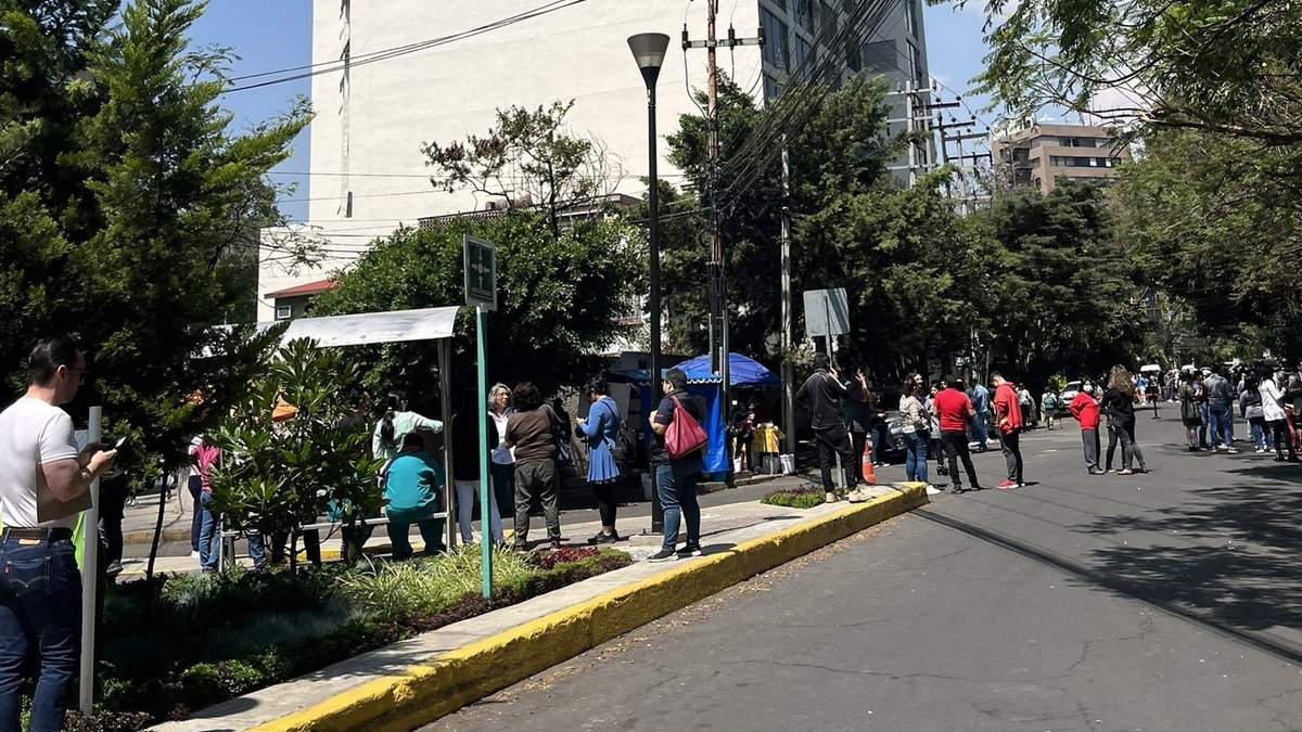 Salen a las calles por sismo en la colonia Guadalupe Inn