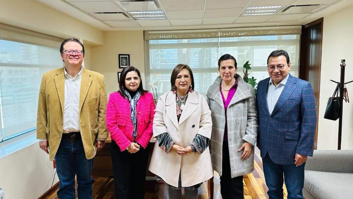 Xóchitl Gálvez con los magistrados del TEPJF