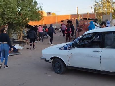 La detención por un supuesto caso de abuso desencadenó una serie de incidentes en un barrio de Plaza Huincul