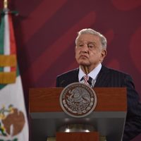 AMLO reprocha a Corte que pida información patrimonial de ingenieros que construyeron el AIFA