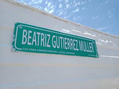 Con calles como "Beatriz Gutiérrez" y "Cuarta Transformación", así es la colonia López Obrador