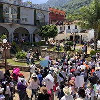 Protestan por feminicidio de 2 mujeres indígenas en Cuautempan, Puebla