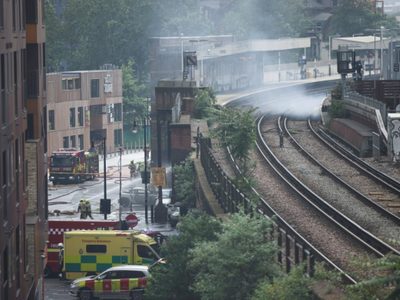 Estación de trenes Elephant and Castle de Londres es afectada por un incendio