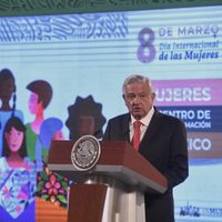 Pintas en la valla es "algo muy digno", se puso por los conservadores: AMLO