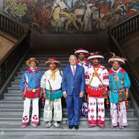 AMLO recibió en Palacio Nacional a la comunidad Wixárika; acuerdan devolución de tierras