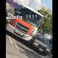 Tras reclamo, chofer de transporte público arrastra automóvil particular en Querétaro (Video)