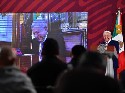 ¿Qué hace AMLO antes y después de la mañanera? Esto dicen los correos hackeados por Guacamaya