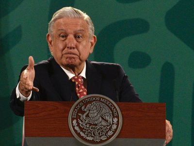 AMLO ofrece ayuda a Astudillo para pagar a policías y personal médico