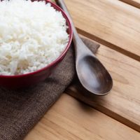 No hiervas más el arroz: el secreto de la abuela para que quede delicioso y no se pase