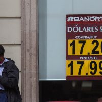 Petroprecios impactan en tipo de cambio: dólar cierra en 18.25 pesos