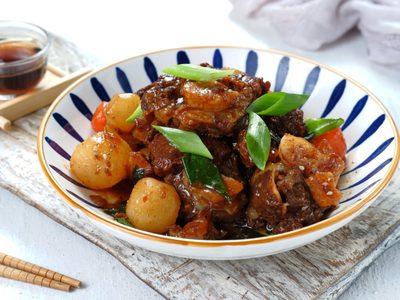 La receta de costillas coreanas con ingredientes saludables que sorprenderá a los comensales