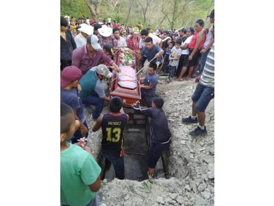 Despiden a víctimas del camión desbarrancado con votantes de la consulta en Chiapas (Video)