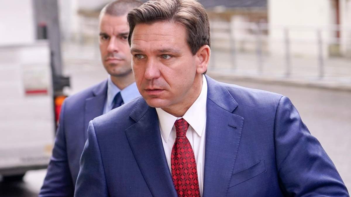 El gobernador Ron Desantis