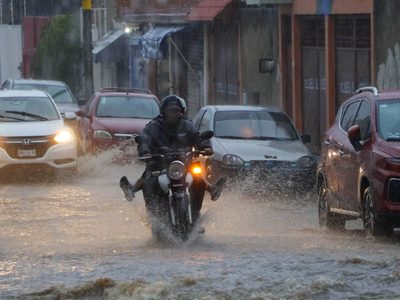 Amagan dos nuevos ciclones; ondas tropicales 5 y 6 intensificarán lluvias entre viernes y lunes