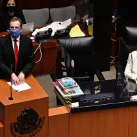 Cubrebocas será obligatorio en clases… 'por eso no me lo quito”: Moctezuma