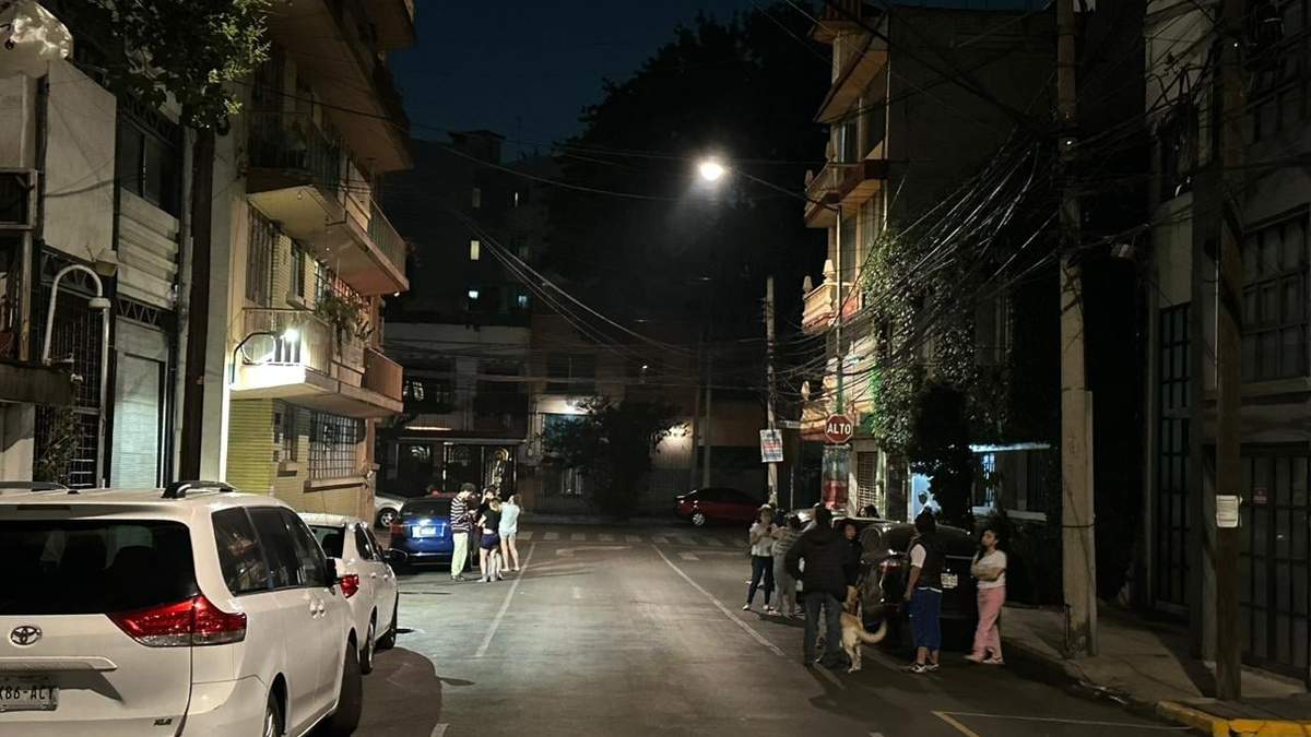 La gente salió a las calles después de sentir el movimiento telúrico
