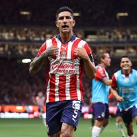 Con golazo de "Pocho" Guzmán, Chivas venció al Toluca en el partido de ida de cuartos de final