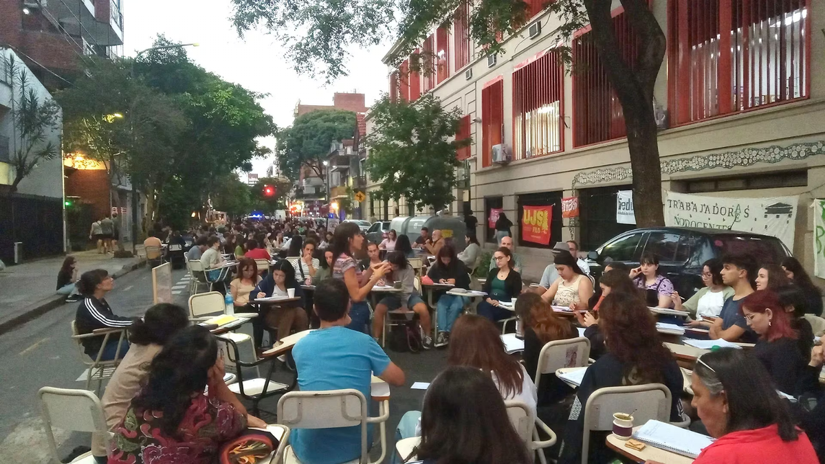 Pasacalles. Fuente: (Instagram)