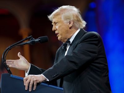 Equipo de Trump busca proyectar confianza y calma tras ajustes en aranceles que sacudieron mercados