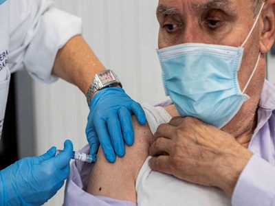 Uruguay aprueba la tercera dosis de refuerzo para los mayores de 60 años