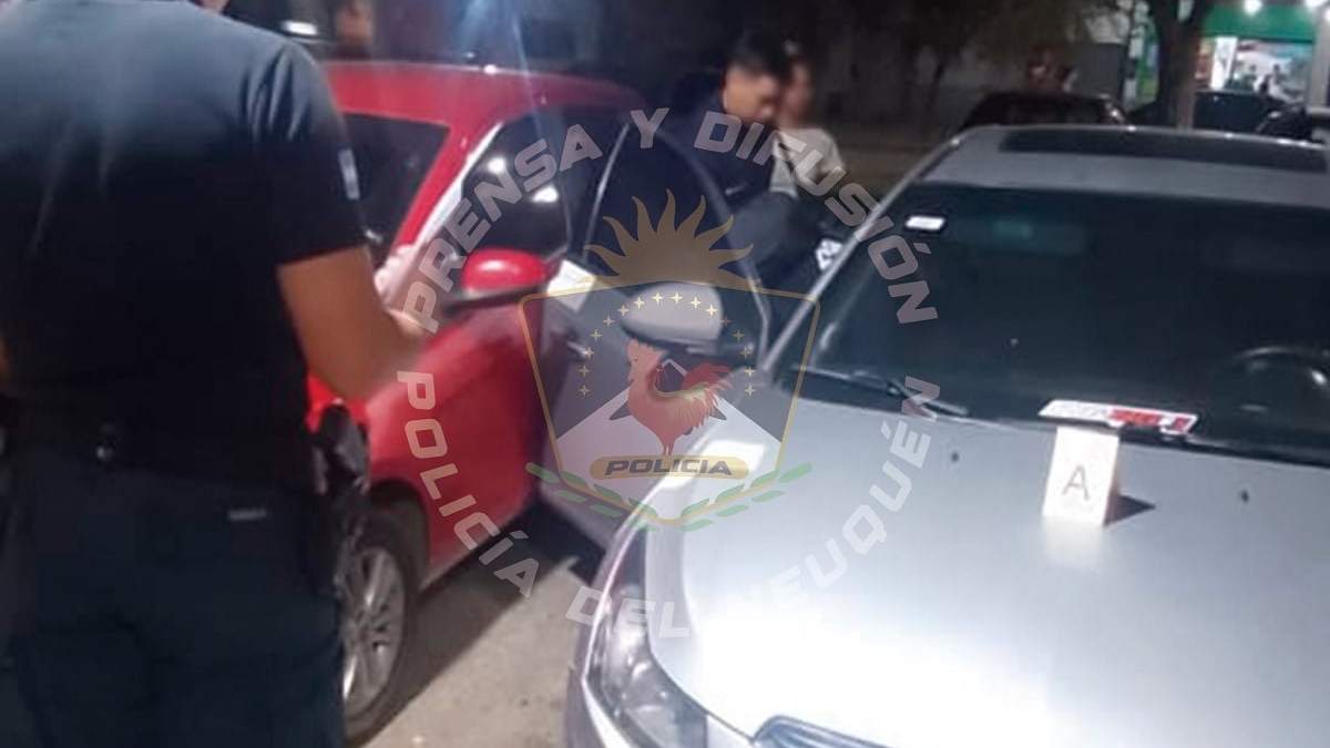 El Chevrolet Cruze fue secuestrado, con la pistola hallada en su interior. Fuente (Policía de Neuquén)