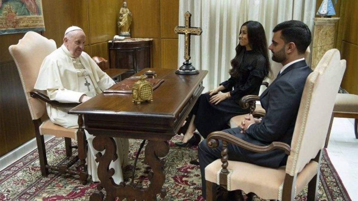 El Papa Francisco recibió a Nadia Murad junto a su esposo