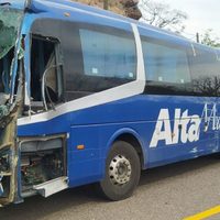 Murieron cinco personas tras chocar un autobús en carretera de Guerrero