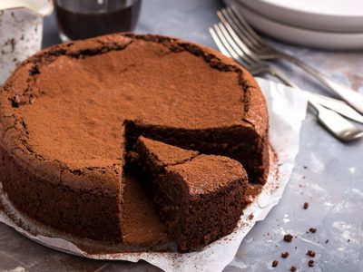 Bizcochuelo de chocolate: la receta fácil, rápida y económica