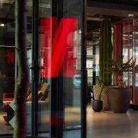Netflix despide a 300 empleados por caída de suscriptores