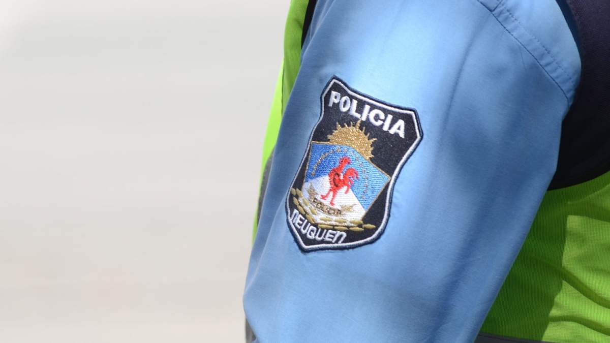 Policías de Neuquén le salvaron la vida a un bebé. Fuente: (Twitter)