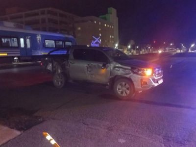 El Tren del Valle que viajaba de Plottier a Neuquén embistió a una camioneta en un paso a nivel