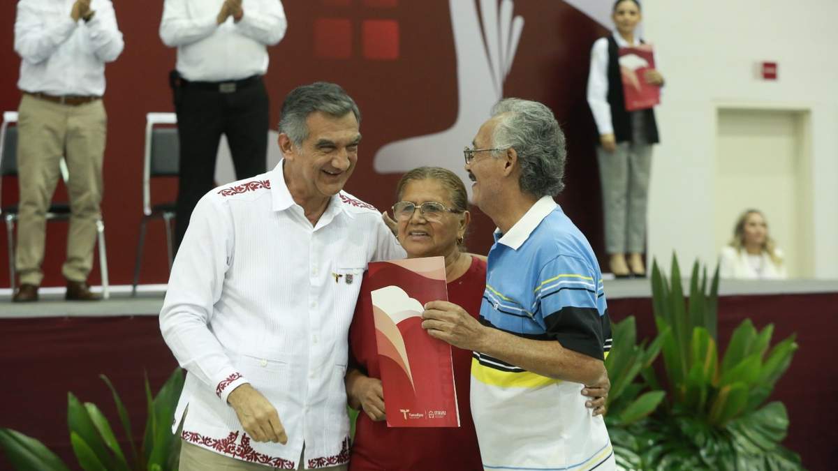 Entrega Américo escrituras a 1,500 familias tamaulipecas