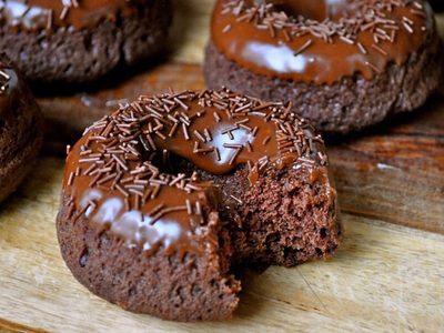 Donas de chocolate sin harina: esponjosas, muy ricas y fáciles de hacer, la receta ideal para un antojo fit