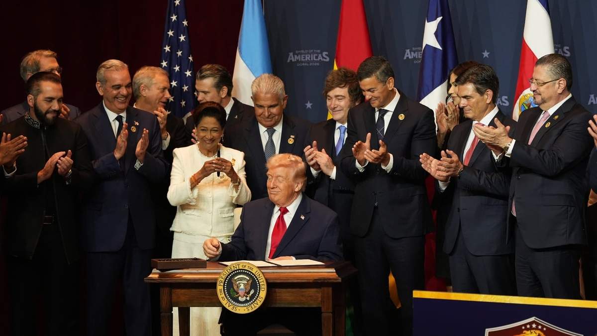 Donald Trump recibe aplausos de una decena de mandatarios latinoamericanos en la Cumbre de las Américas