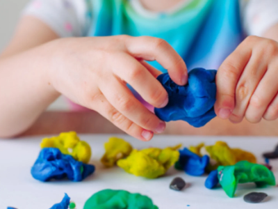 Mirá cómo preparar esta versión de plastilina para los chicos, sin gastar fortuna y muy rápido