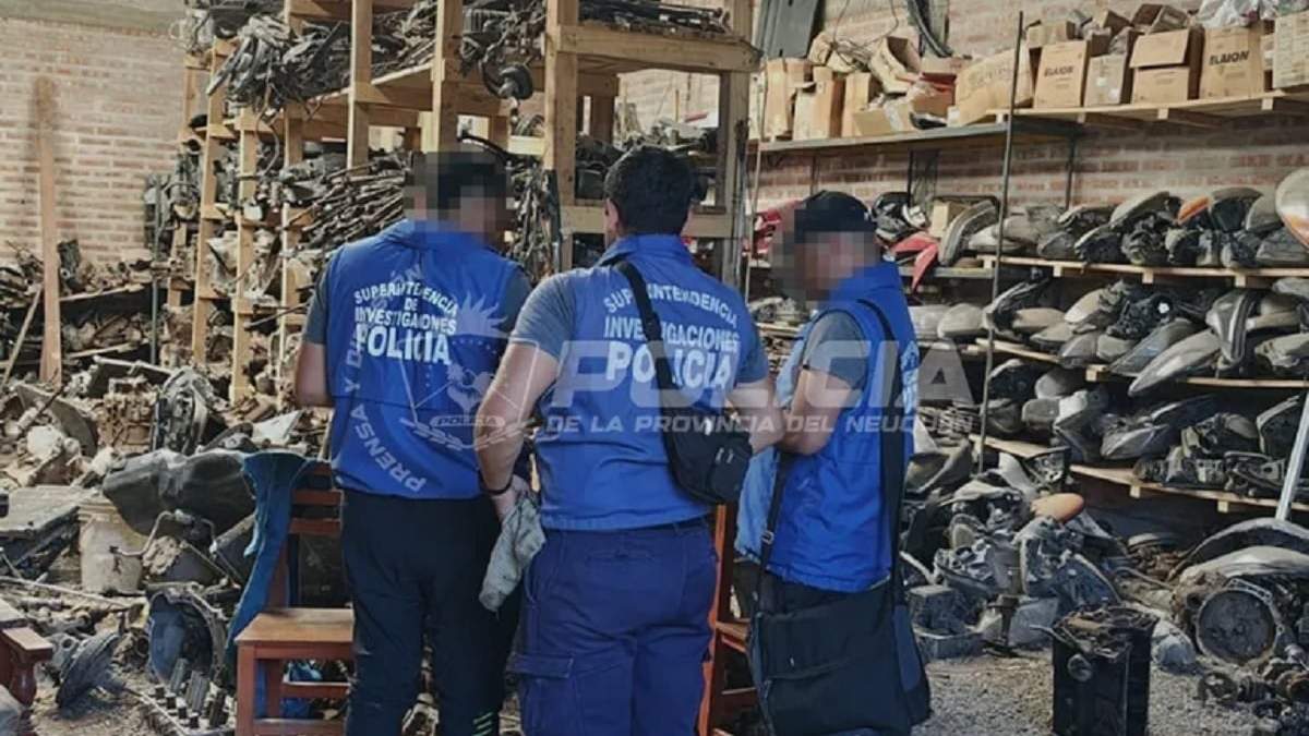 La Policía halló gran cantidad de partes de vehículos robados en Neuquén y Río Negro. Fuente: (Policía de Neuquén)
