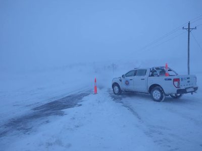 Organizaron salidas de autos en grupos para poder circular en las rutas con viento blanco