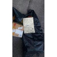 Hallan cadáver embolsado con narcomensaje en Tlalnepantla