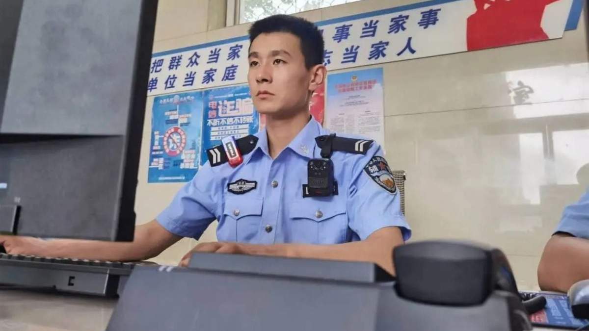 Wen Jialin, el policía que evitó el suicidio