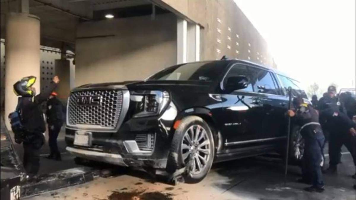 La camioneta que fue baleada durante la balacera