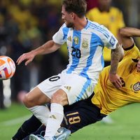 Tras la pelea en la cancha: la divertida interacción de Alexis Mac Allister y Piero Hincapié