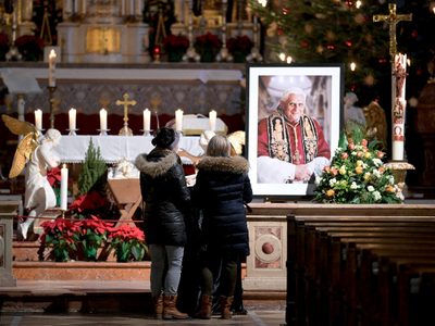 Cuándo y cómo será el funeral de Benedicto XVI, quien murió hoy a los 95 años