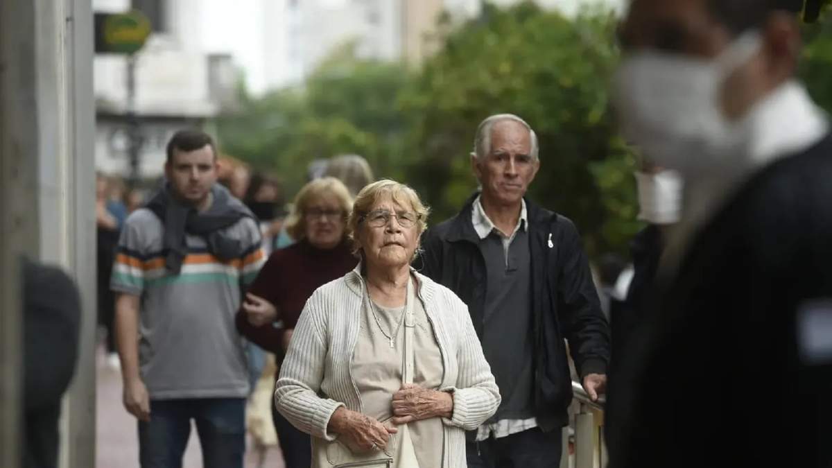 Los jubilados se han visto fuertemente afectados por la inflación. Fuente: (X).