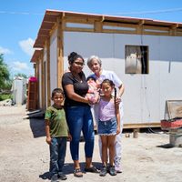 Respaldan DIF y SEBIEN afectados por tormenta Alberto
